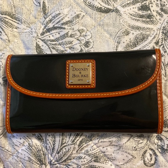 Dooney & Bourke Handbags - Dooney & Bourke Black Patent Continental Clutch